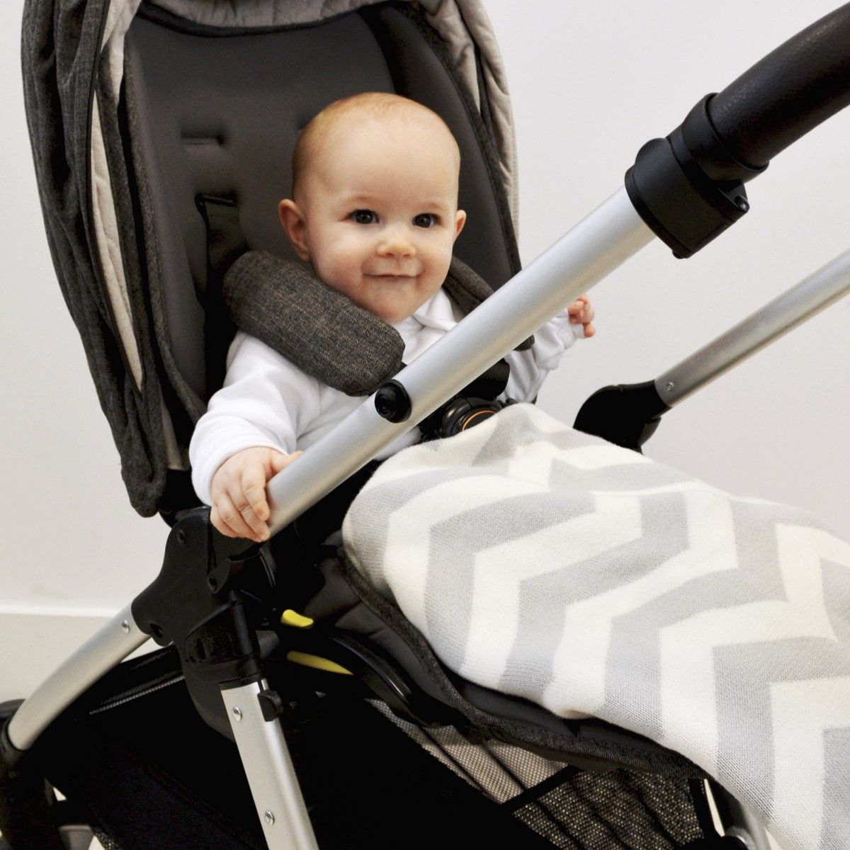 SHNUGGLE Luxusní pletená deka šedá - obrázek 4