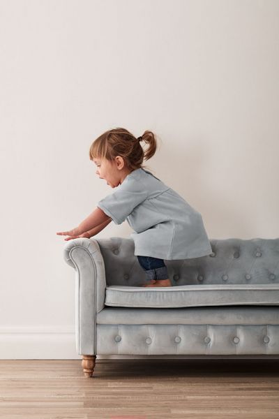 Kids Concept Pohovka Chesterfield Velvet Light Blue - obrázek 3