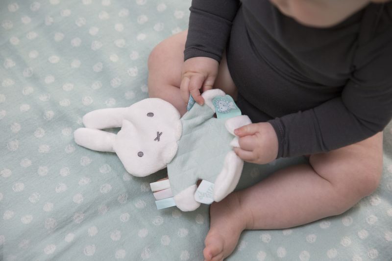 Tiamo Plyšový šustící muchláček zajíček MINT - obrázek 2