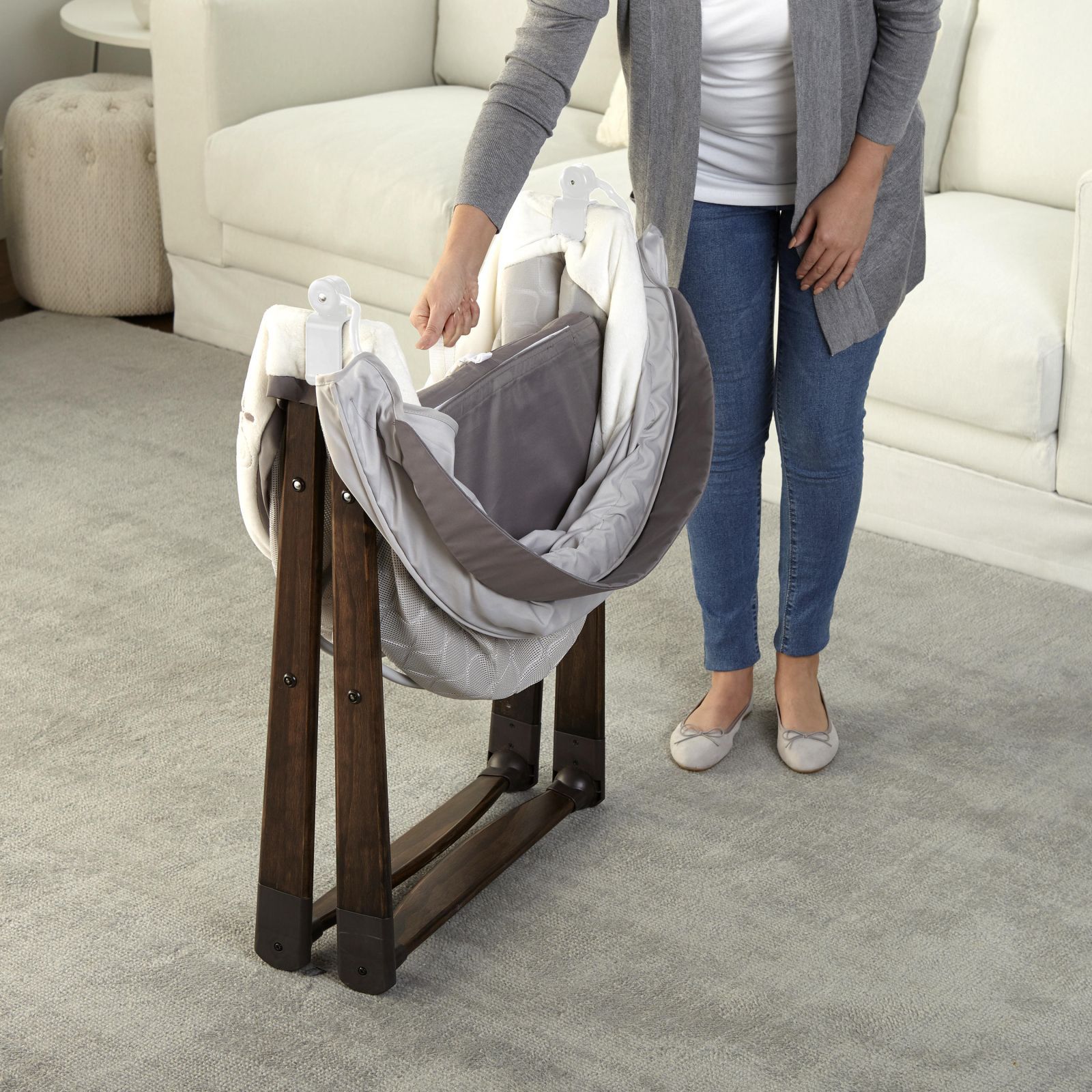 Bright Starts Ingenuity  Postýlka houpací skládací dřevěná Carrington 0m +, do 7kg, 2019 - obrázek 5