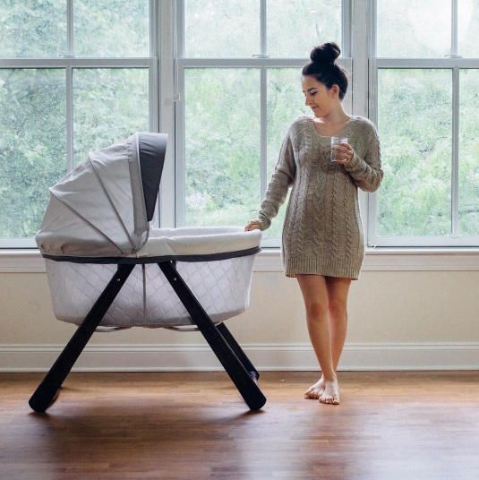 Bright Starts Ingenuity  Postýlka houpací skládací dřevěná Carrington 0m +, do 7kg, 2019 - obrázek 9