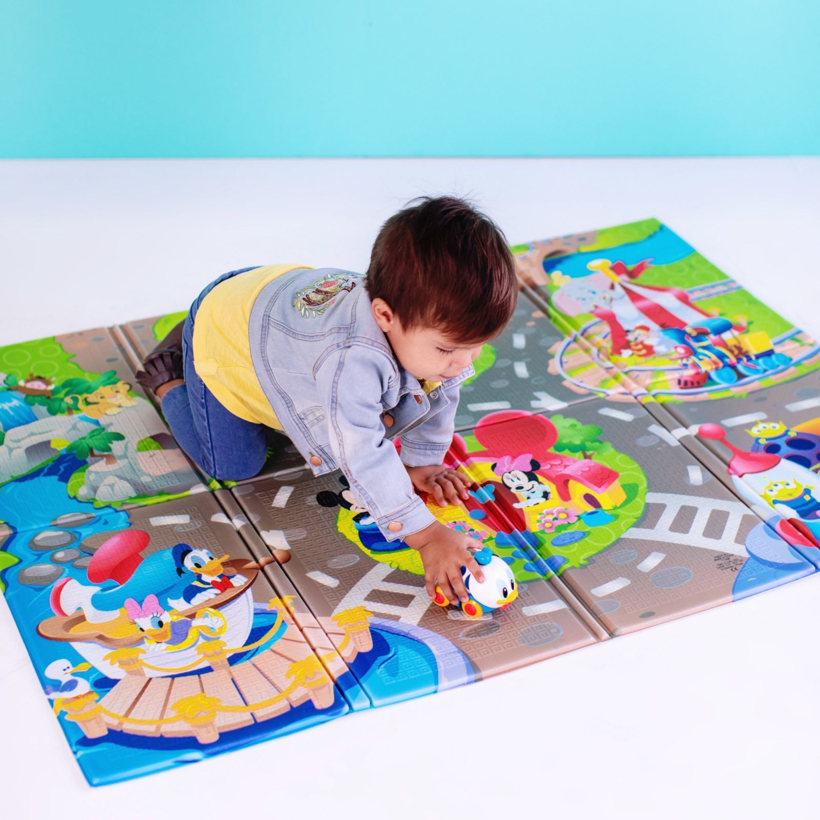 DisneyBaby Podložka pěnová skládací Disney Pals 120 x 89cm 6m+ - obrázek 1