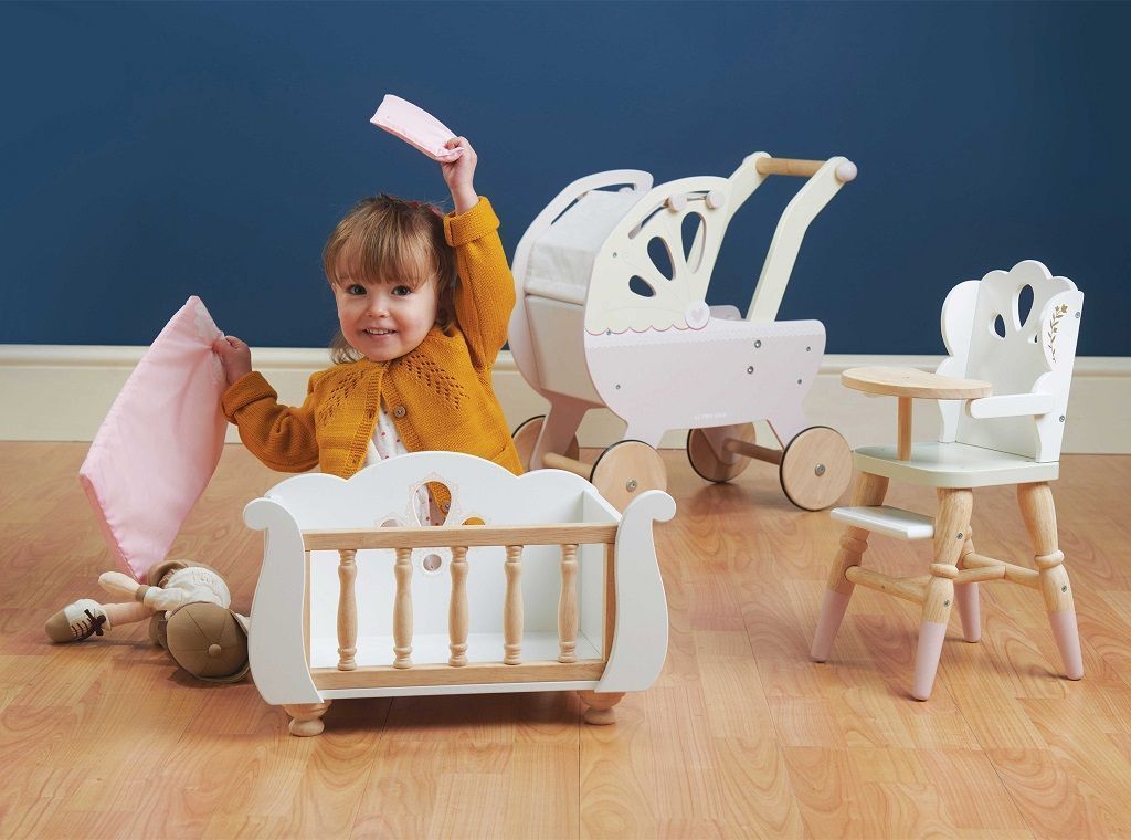 Le Toy Van Dřevěná postýlka Sleigh - obrázek 6