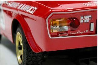 Lancia Fulvia HF 1972 4WD 1:10, licencováno, proporcionální, lak. karoserie, RTR sada - obrázek 9
