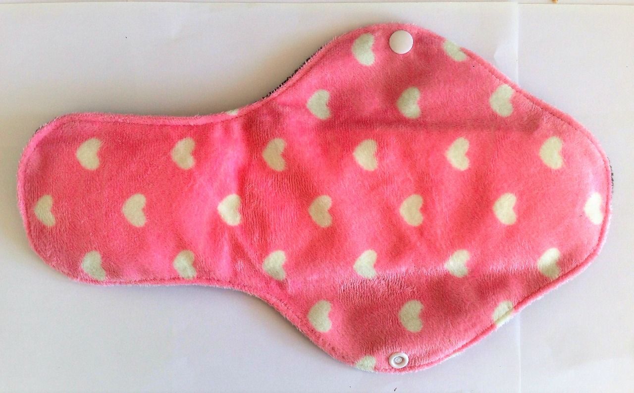ECObabynz Dámské hygienické vložky Noční menstruační  růžové bílá srdíčka 31cm MINKY - obrázek 1