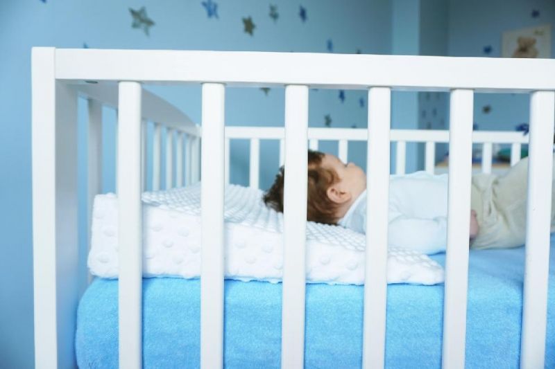 Baby Nellys Zvýšená poloha - Klín - minky šedá - obrázek 4