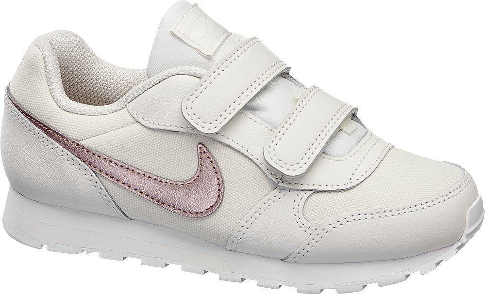 Deichmann - NIKE Bílé tenisky na suchý zip Nike MD Runner 2 32 bílá - obrázek 1