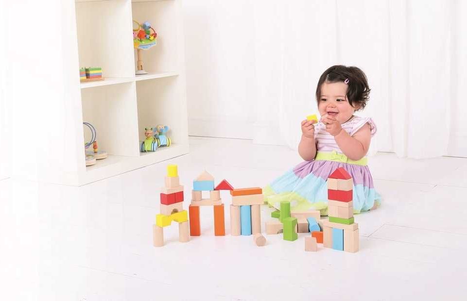 Bigjigs Toys Barevné kostky v kyblíku Bigjigs Baby 50 ks - obrázek 11
