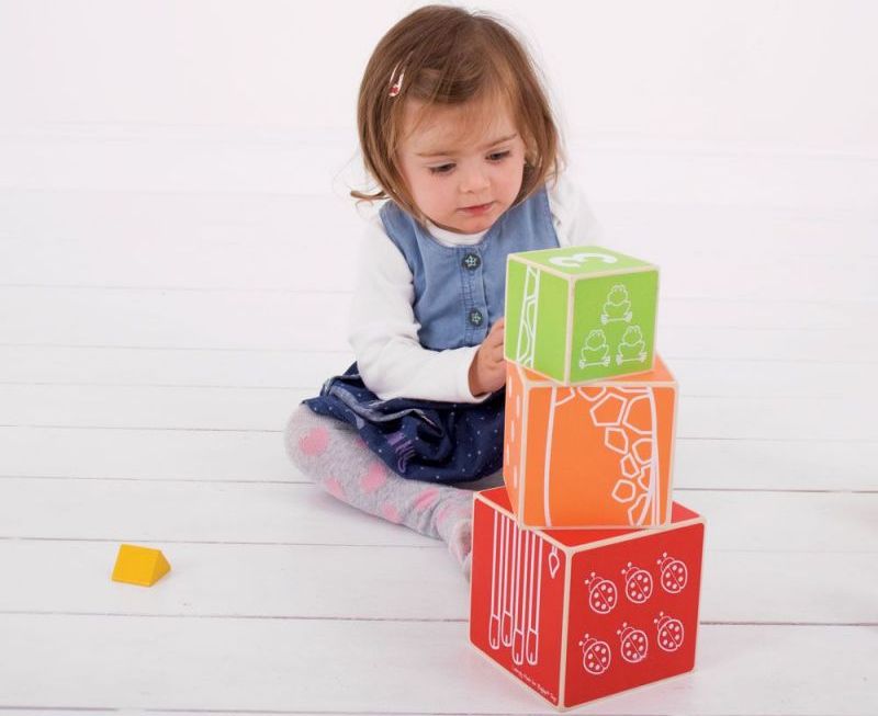 BIGJIGS TOYS Bigjigs Baby Dřevěná barevná věž s tvary - obrázek 4