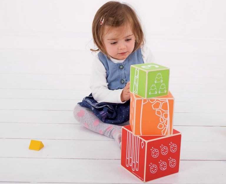 BIGJIGS TOYS Bigjigs Baby Dřevěná barevná věž s tvary - obrázek 9