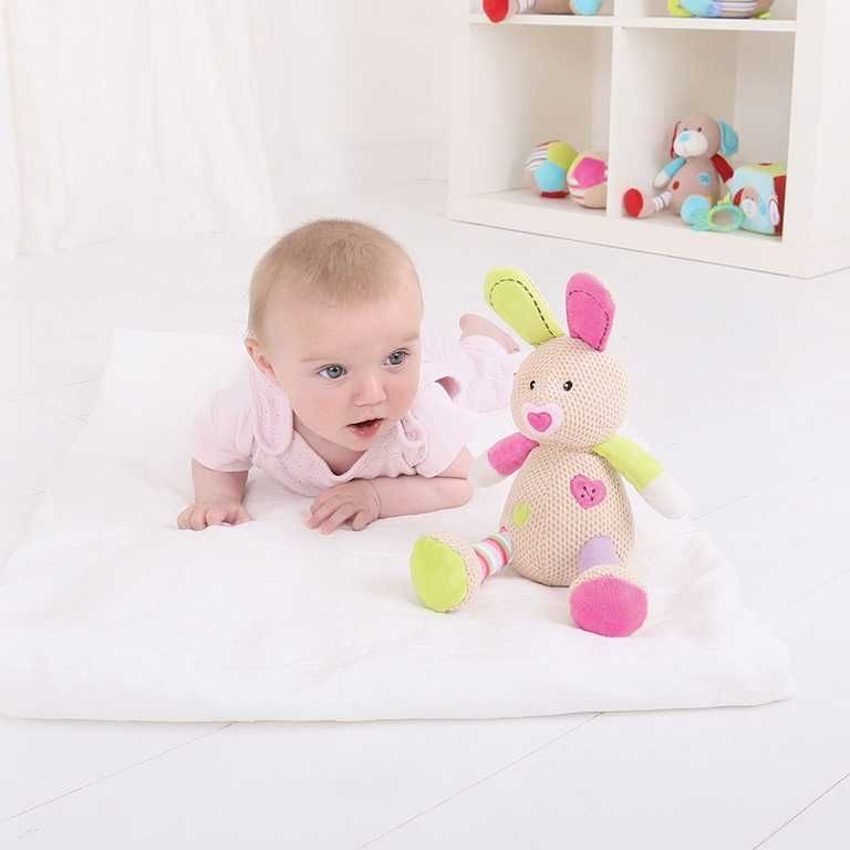 Bigjigs Toys Textilní postavička Bigjigs Baby Králíček Bella Velký - obrázek 10