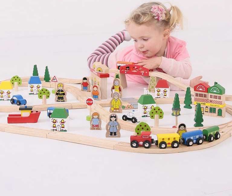 Bigjigs Rail Dřevěná vláčkodráha město a vesnice 101 dílů - obrázek 14