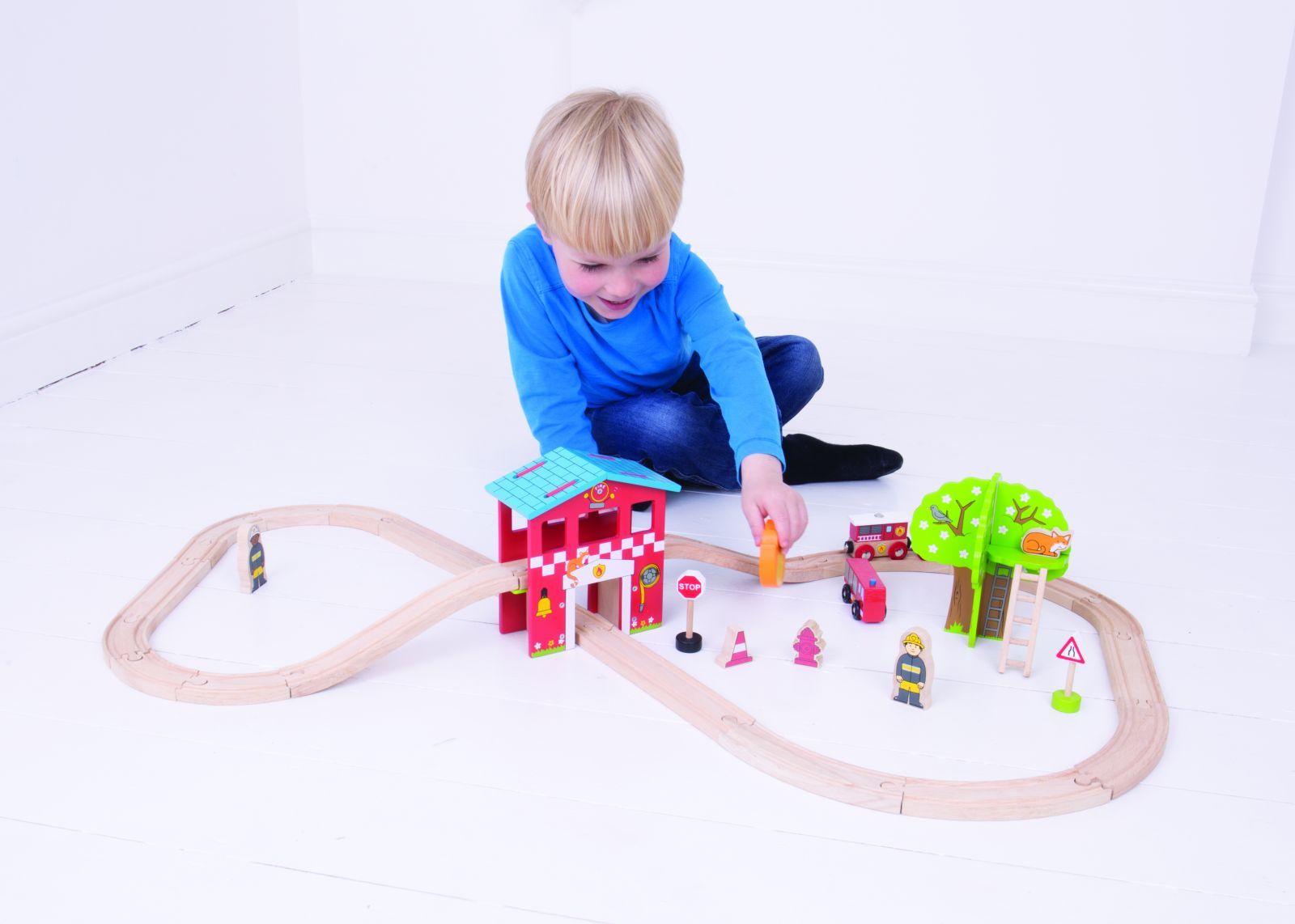 Bigjigs Rail Dřevěná vláčkodráha hasičská stanice - obrázek 8