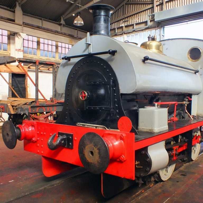 Bigjigs Rail Dřevěná replika lokomotivy Peckett + 2 koleje - obrázek 8