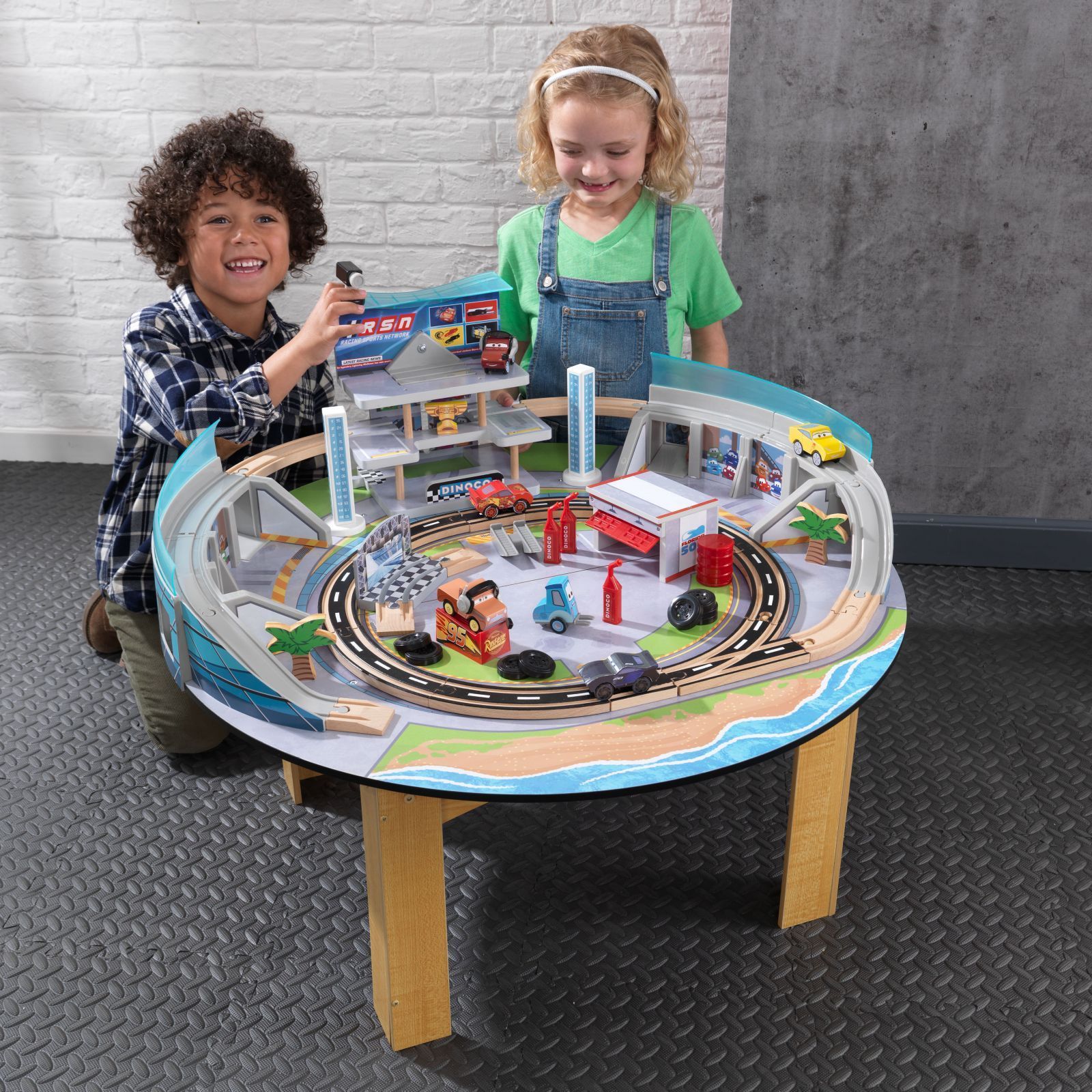 Kidkraft KidKraft Disney Cars 3 závodní okruh Florida - obrázek 7