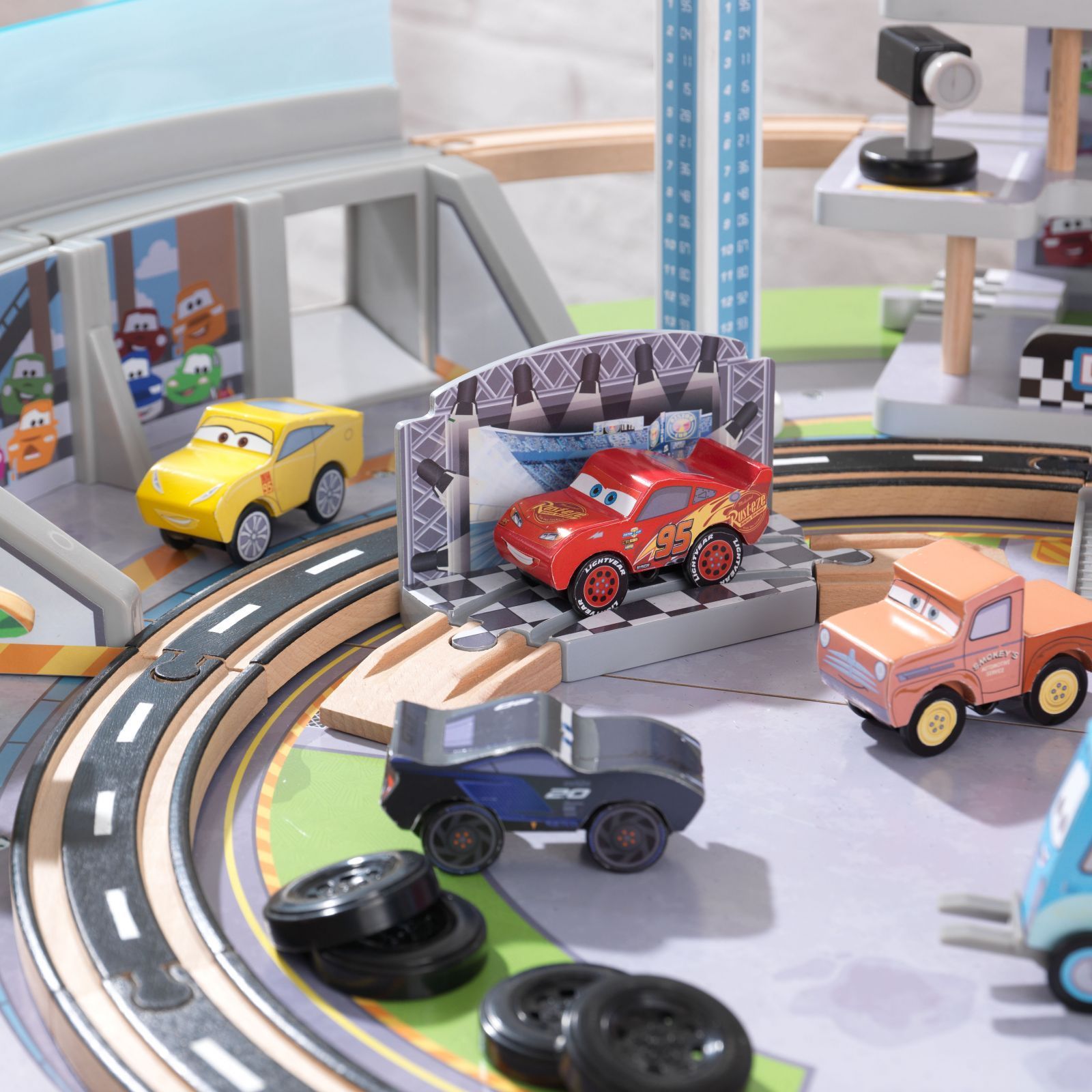 Kidkraft KidKraft Disney Cars 3 závodní okruh Florida - obrázek 17