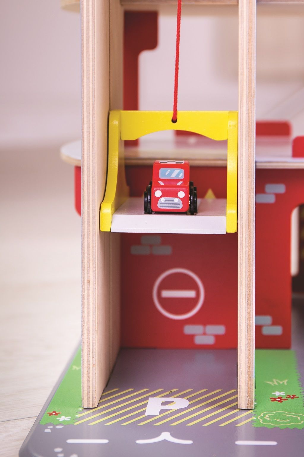 Bigjigs Toys Garáž s parkovištěm - obrázek 9