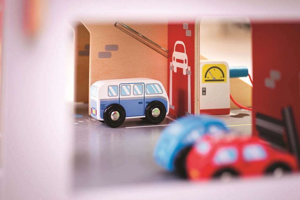 Bigjigs Toys Garáž s parkovištěm - obrázek 12