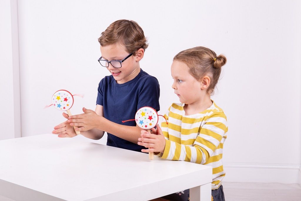 Bigjigs Toys Dřevěný rotační bubínek hvězdičky 1 ks - obrázek 3