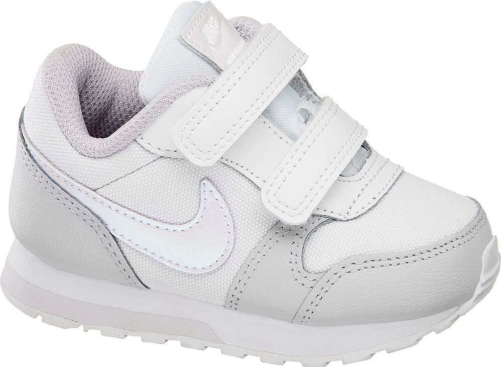 Deichmann - NIKE Bílé dětské tenisky na suchý zip Nike Md Runner 2 21 bílá - obrázek 1