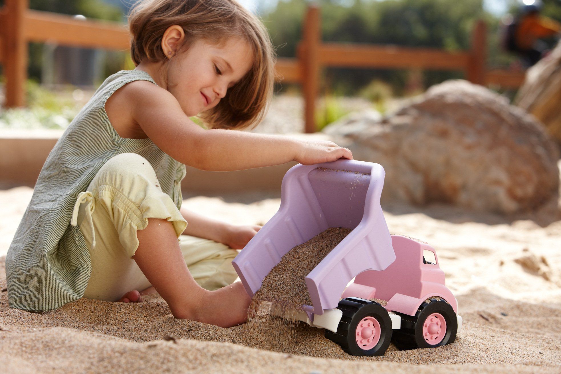 Green Toys Nákladní auto růžové - obrázek 4
