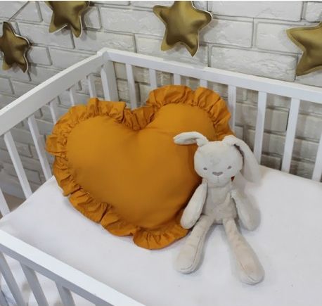 Baby Nellys Dekorační oboustranný polštářek - Srdce, 45 x 40 cm - hořčicové - obrázek 1