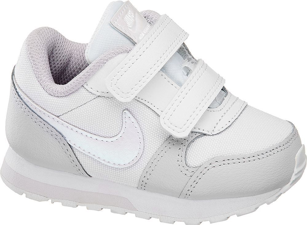 Deichmann - NIKE Bílé dětské tenisky na suchý zip Nike Md Runner 2 25 bílá - obrázek 1
