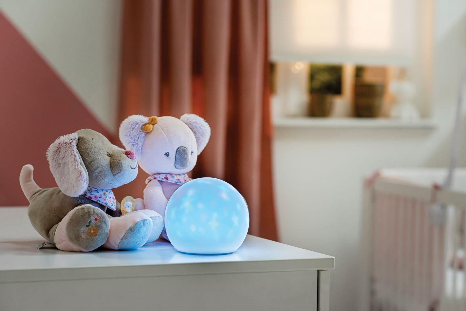 Nattou Hračka plyšová hrkací koala Iris IL 18 cm růžová - obrázek 2