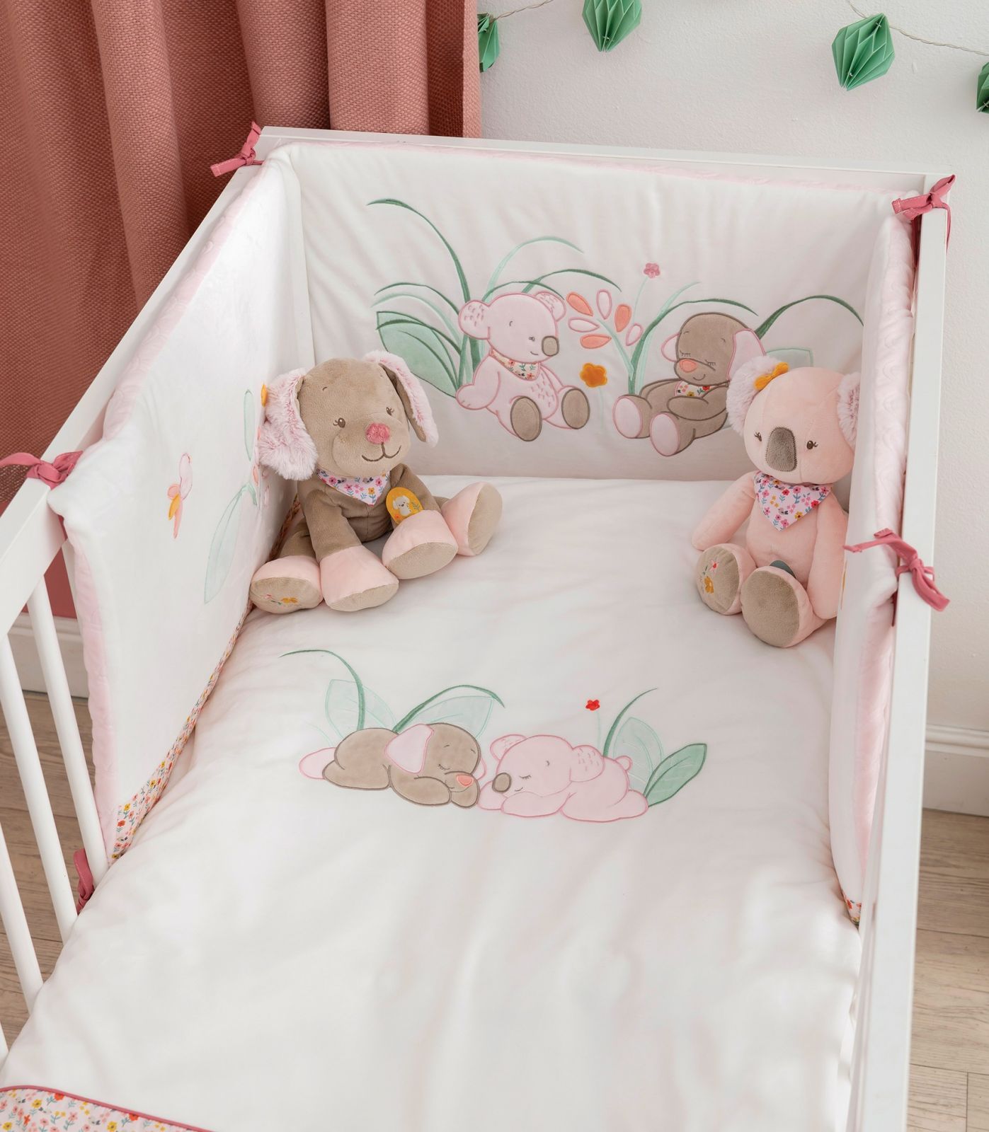 Nattou Hračka plyšová hrkací koala Iris IL 18 cm růžová - obrázek 3