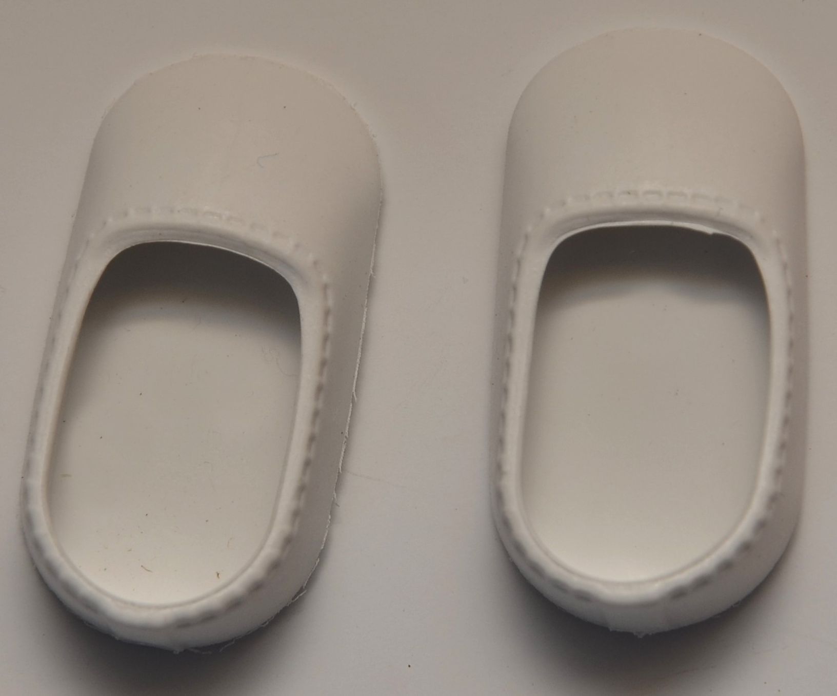 Bíle střevíčky na panenky 21 cm - obrázek 1