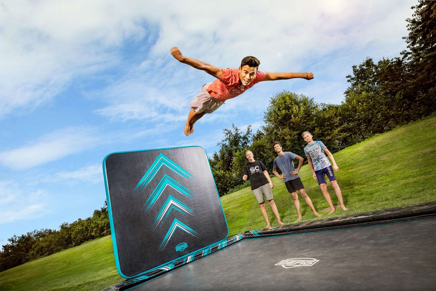 BERG Ultim Elite FlatGround 500 BLACK + AeroWall 2x2 BLACK - obrázek 1