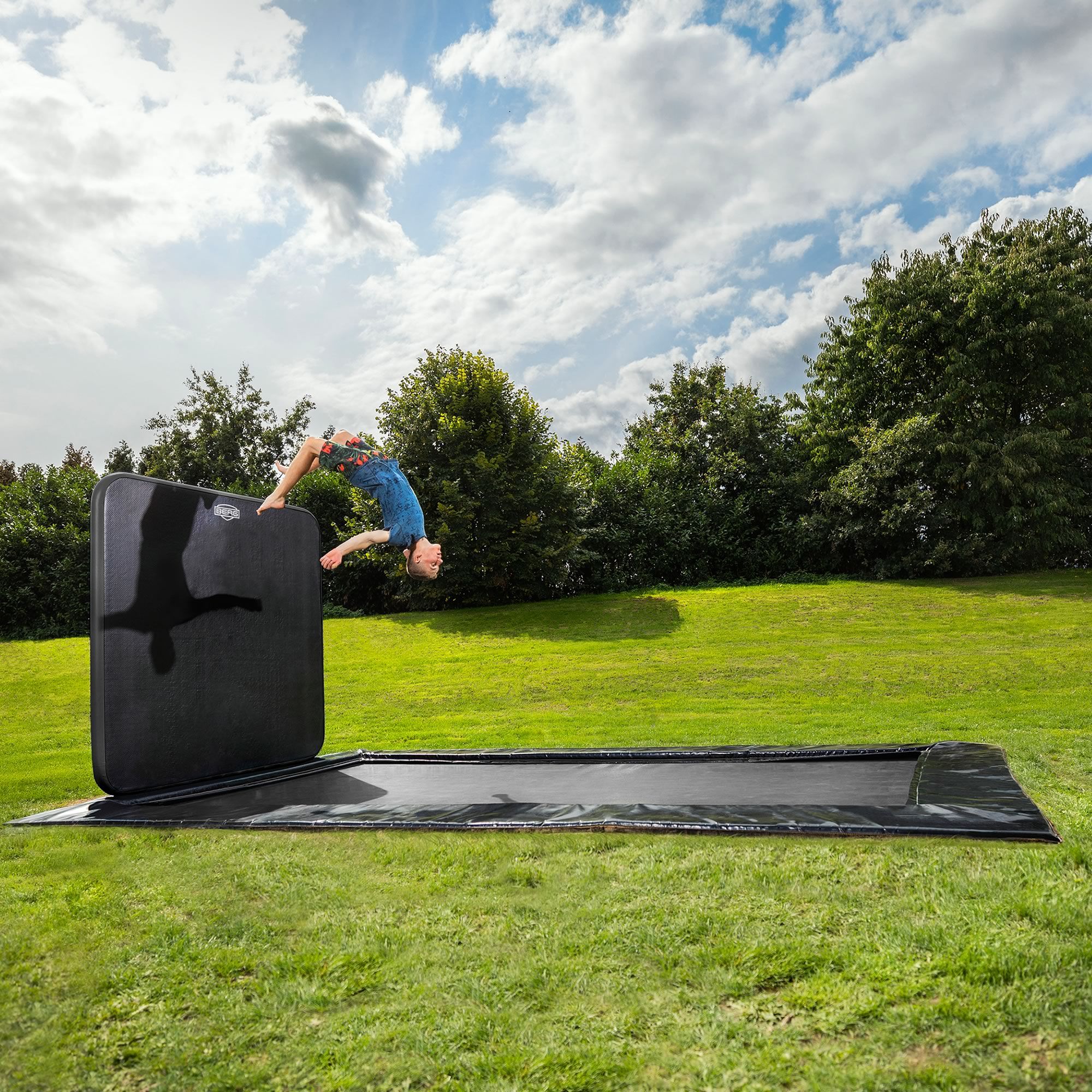 BERG Ultim Elite FlatGround 500 GREY + AeroWall 2x2 GREY - obrázek 2