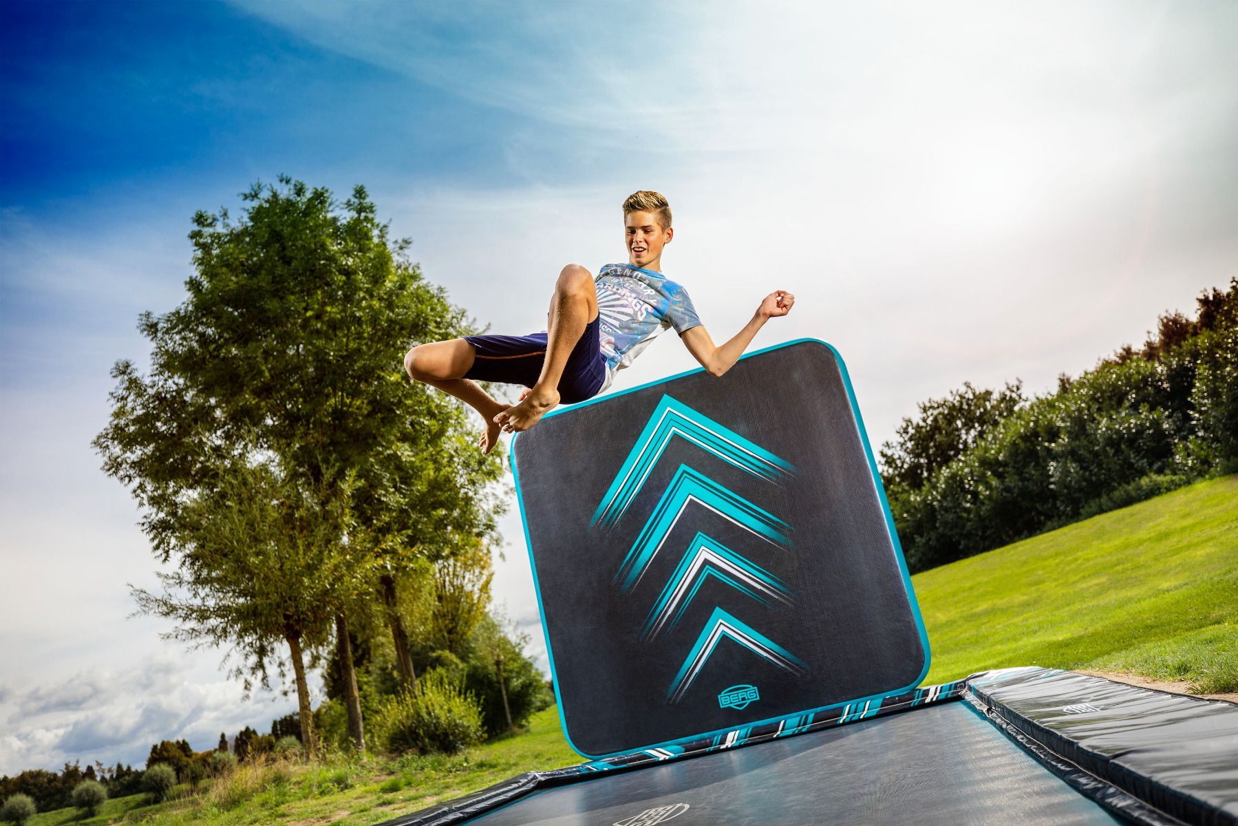BERG Ultim Elite FlatGround 500 GREY + AeroWall 2x2 GREY - obrázek 3