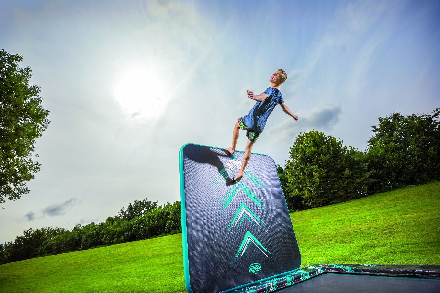 BERG Ultim Elite FlatGround 500 GREY + AeroWall 2x2 GREY - obrázek 4
