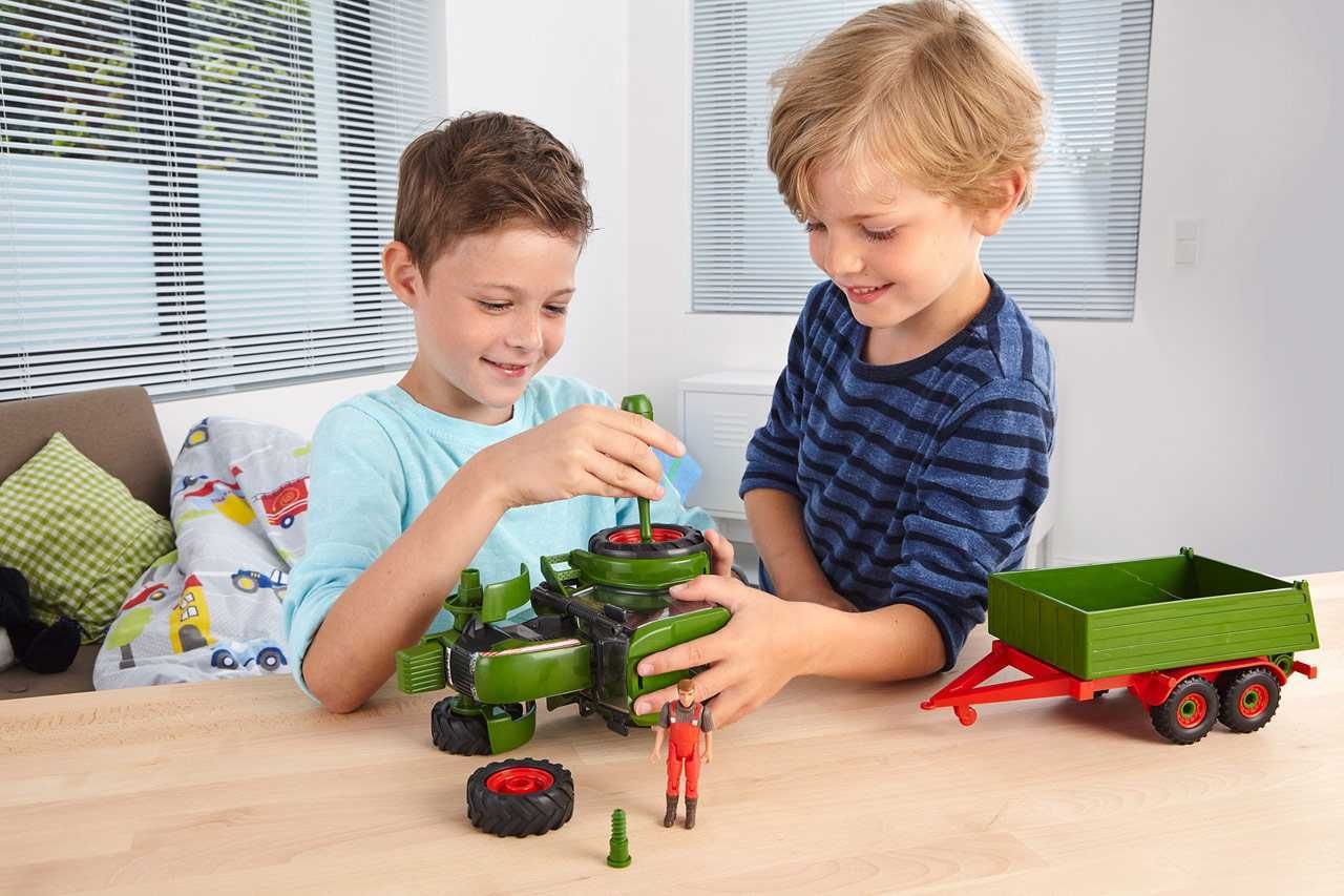 REVELL Junior Kit traktor 00817 - Tractor & Trailer incl. figure (1:20) - obrázek 15