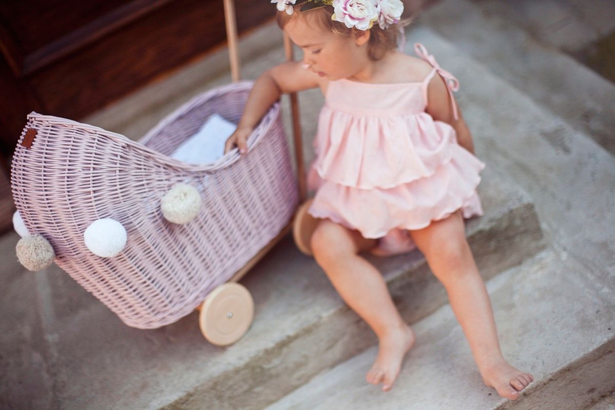 LILU Proutěný kočárek pro panenky bílá - obrázek 4