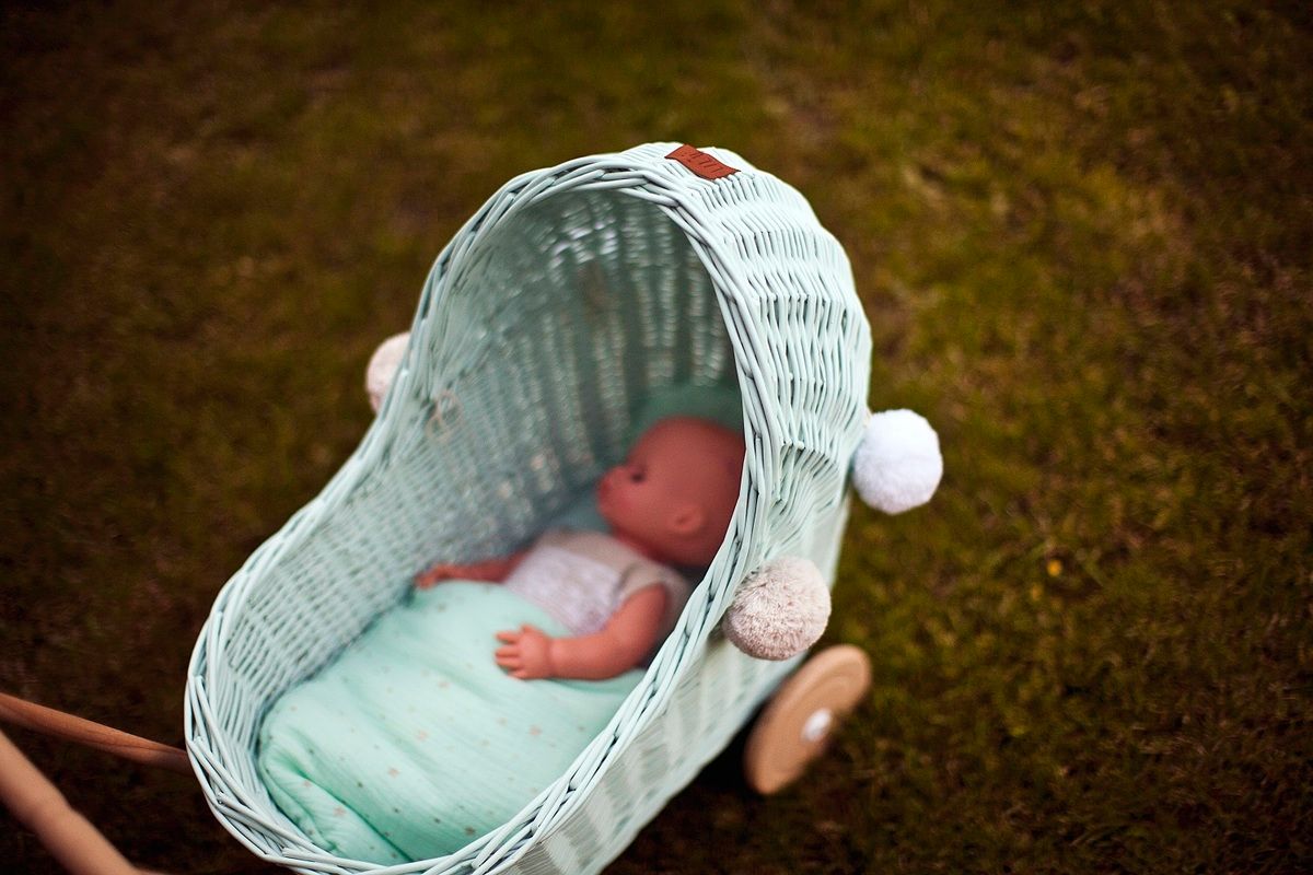 LILU Proutěný kočárek pro panenky bílá - obrázek 9