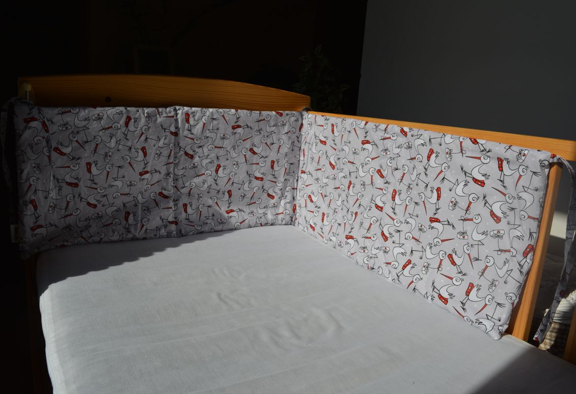 KHC Mantinel do postýlky 120 cm Bílí čápi na šedé  4-bodový 100% bavlna - obrázek 2