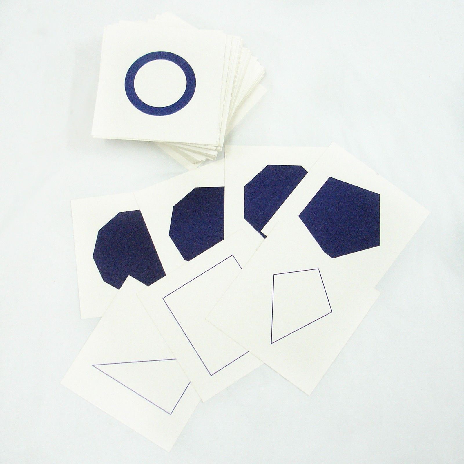 Moyo Montessori Karty ke geometrické komodě - obrázek 1
