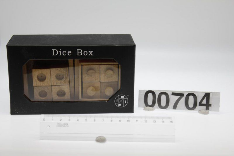dice box mitoys cubes with holes and pins - obrázek 1