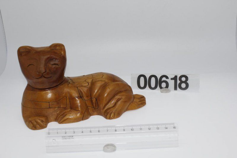 wooden sitting cat - obrázek 1