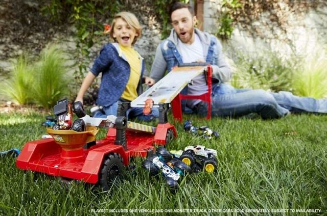 Hot Wheels MONSTER TRUCKS ZÁVOD Z KOPCE 2V1 - obrázek 4
