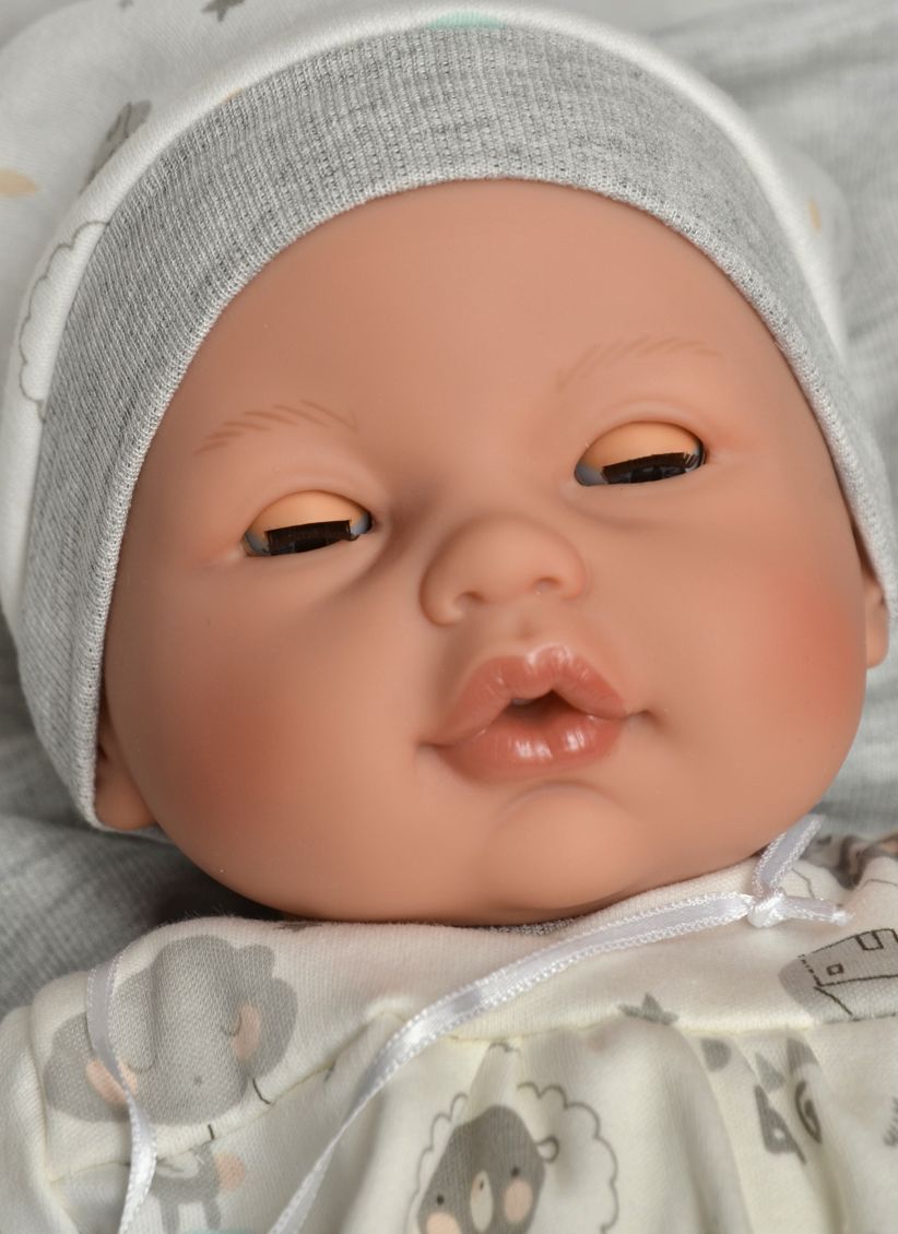 Realistické miminko - mrkací chlapeček - Bimbo v šedém spacím pytli od Antonio Juan - obrázek 3