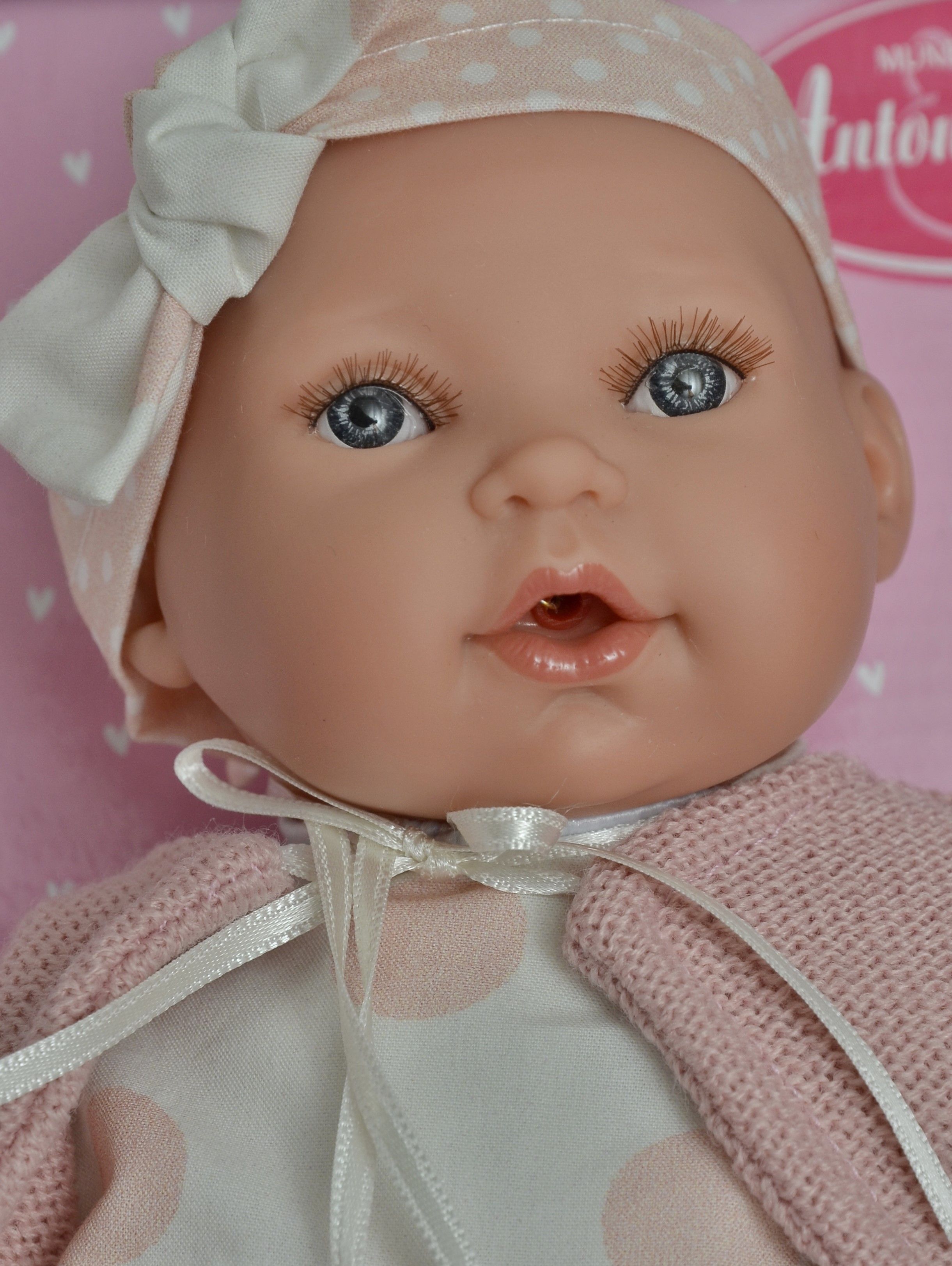 Realistická panenka - miminko- holčička Kika v puntíkovaných šatech - růžové puntíky od Antonio Juan - obrázek 1