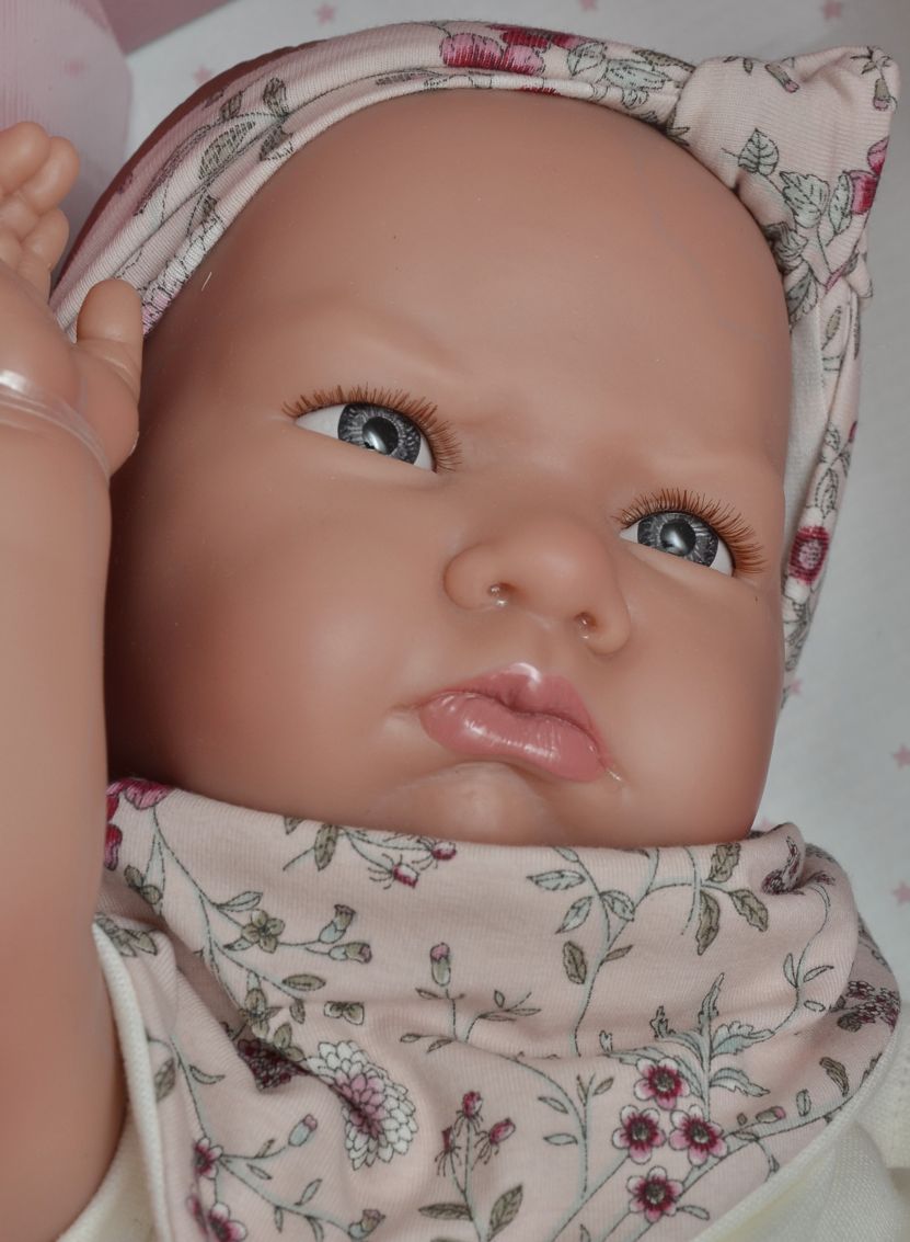 Reborn miminko -  Můj první reborn -Berta v soupravičce s kvítky   od Antonio Juan - obrázek 2