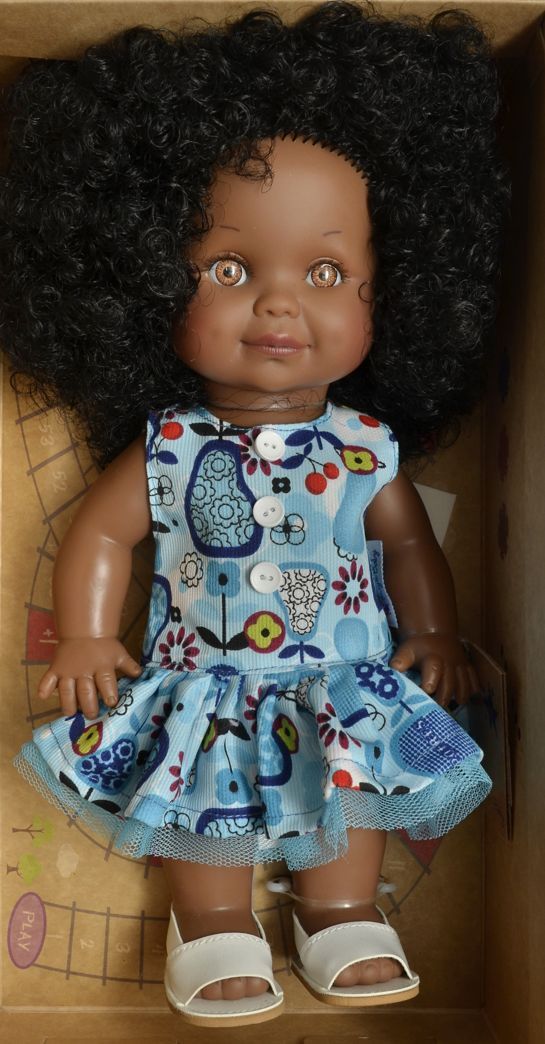 Betty-černoška v šatech do modra od firmy Lamagik ze Španělska - obrázek 1
