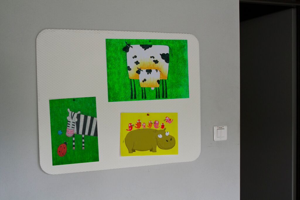 PĚNOVÁ SAMOLEPICÍ NÁSTĚNKA MINI VYLENKA BÍLÁ 00 - obrázek 1