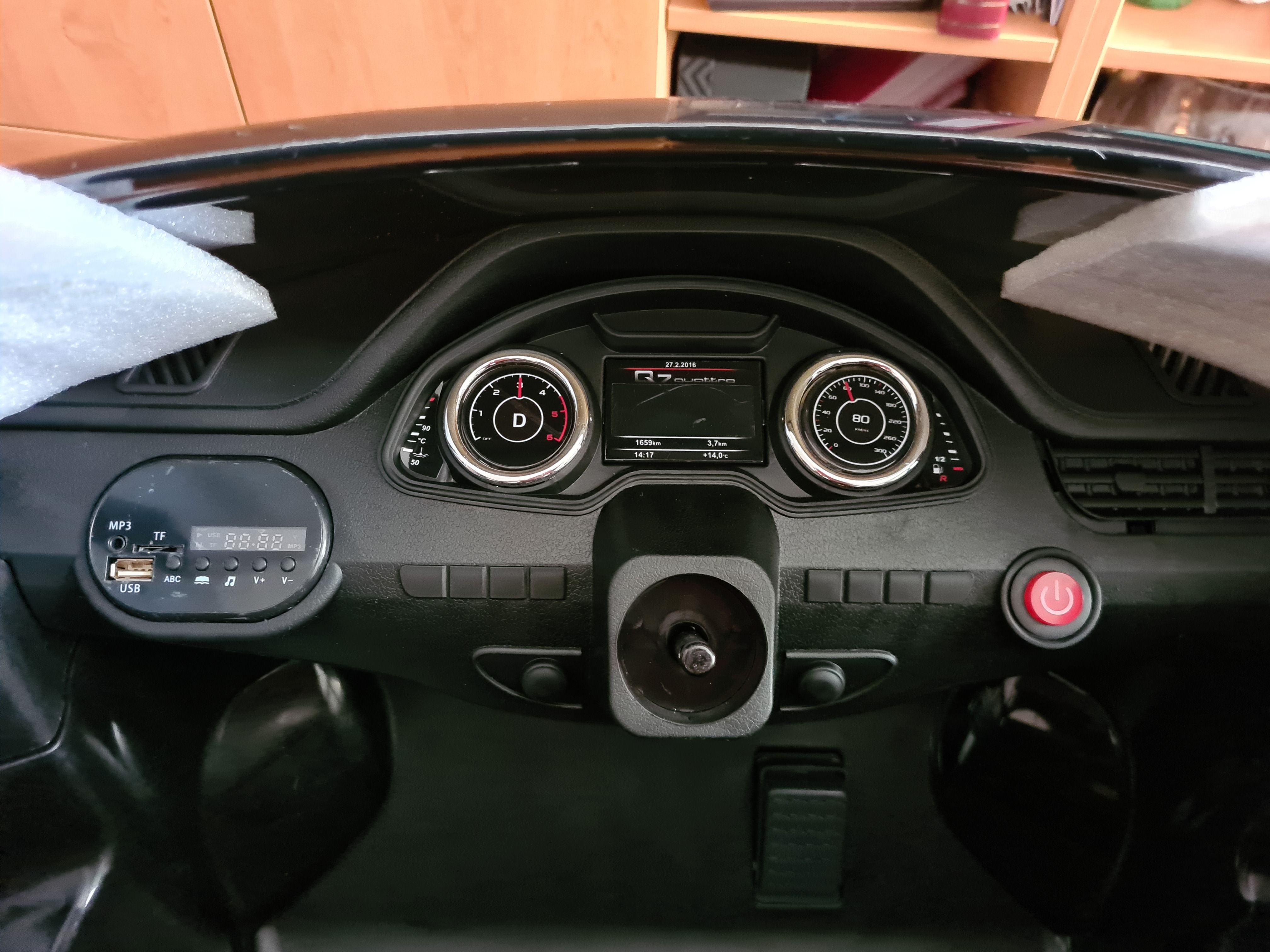 Audi Q7 s 2,4G bluetooth DO, EVA kola, kožená sedačka - lakované černé - obrázek 14