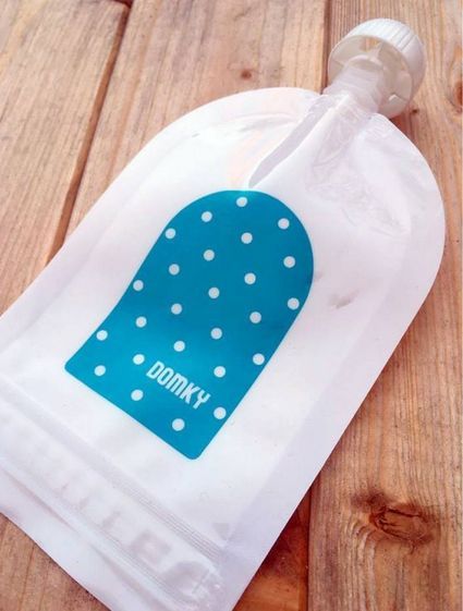 Domky Klasická plnitelná kapsička, 140 ml - puntíky v modré - obrázek 1