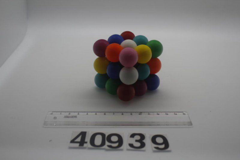 moleculy cube - obrázek 1
